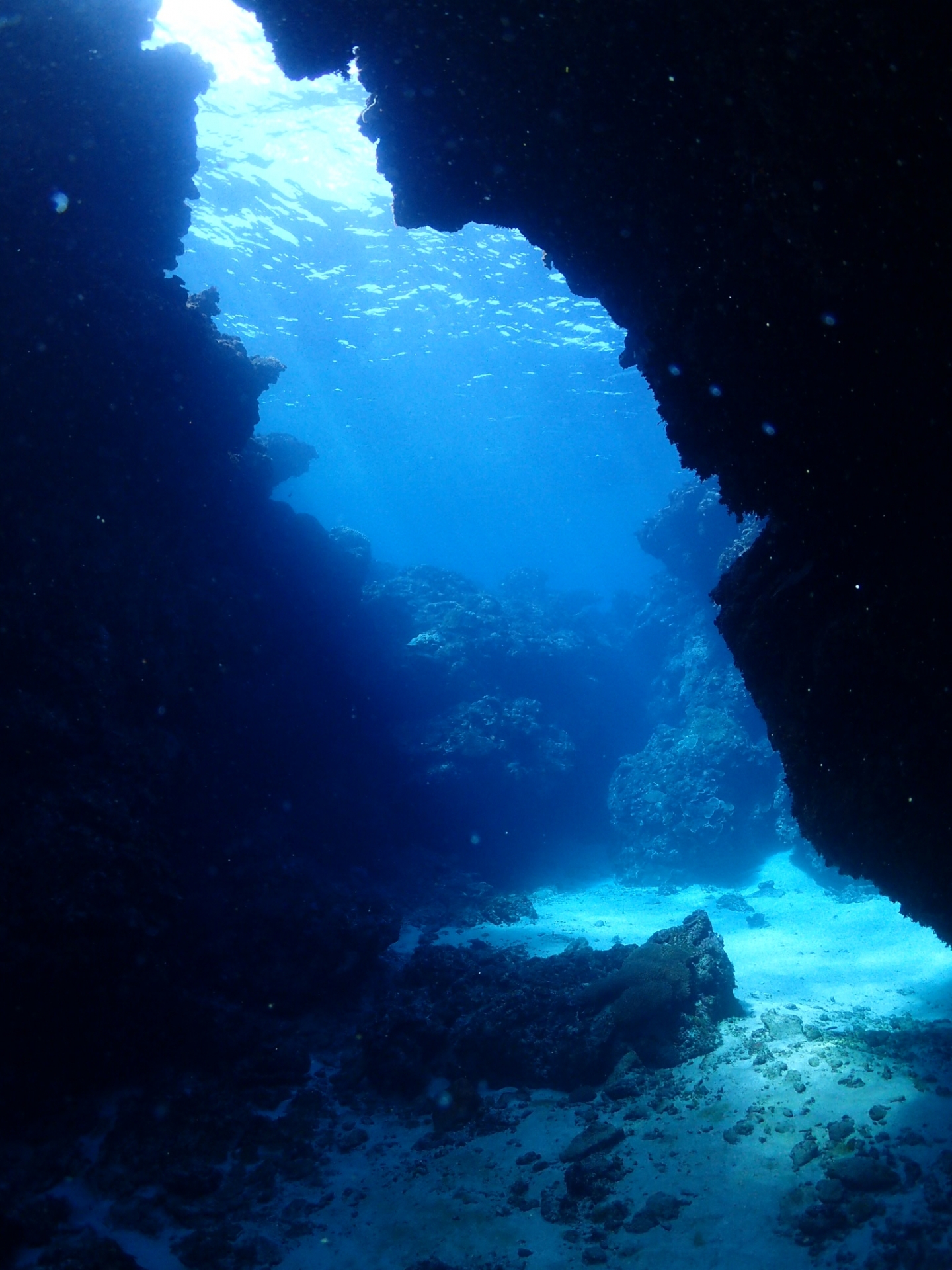 神秘的な光景 島尻崎ホール 神秘的な光景 島尻崎ホール